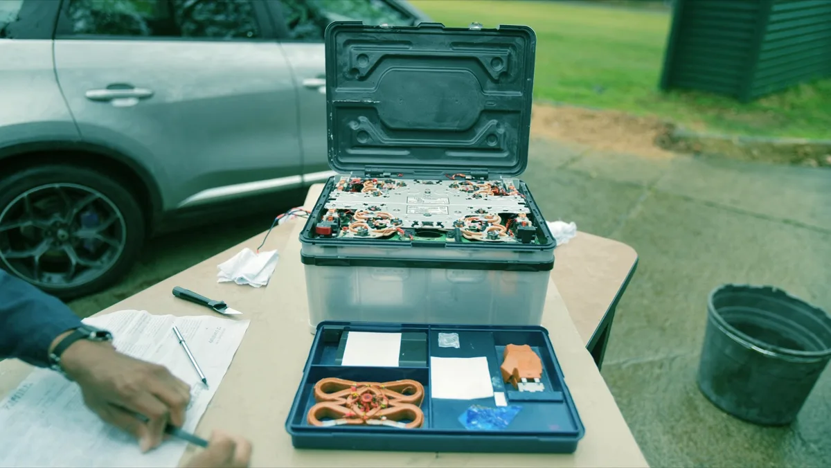YES-EU high-voltage battery repair workshop