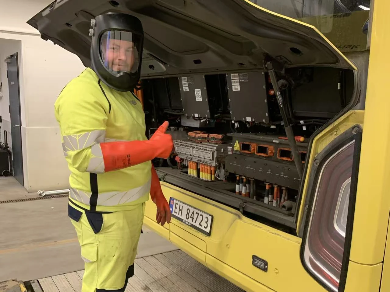 Battery service in a YES-EU workshop